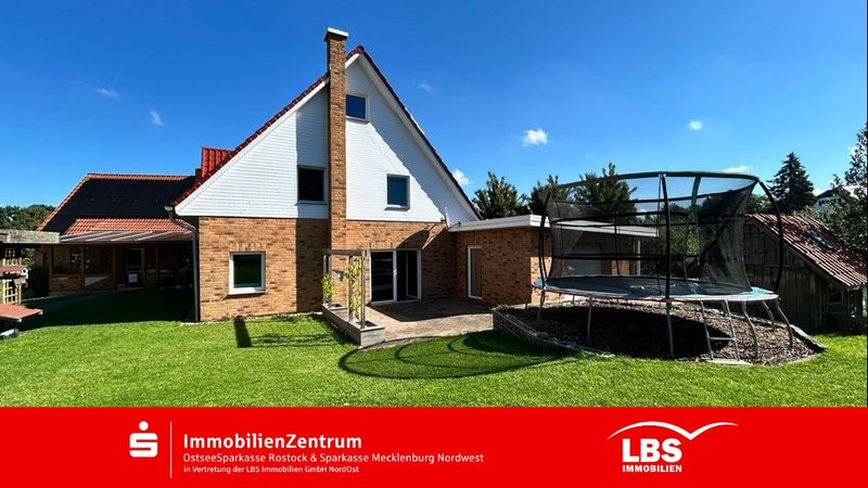 Neuwertiges DHH mit Ausbaureserve